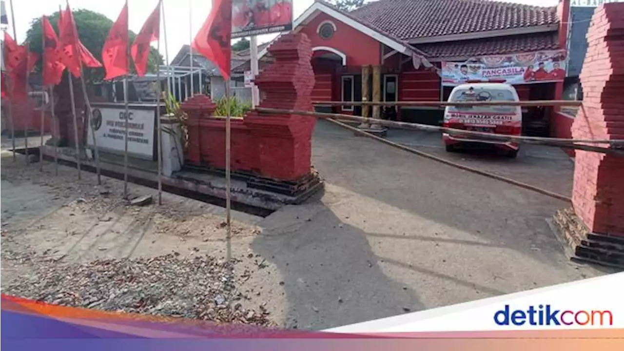 Eks Ketua Segel Kantor DPC PDIP Cirebon