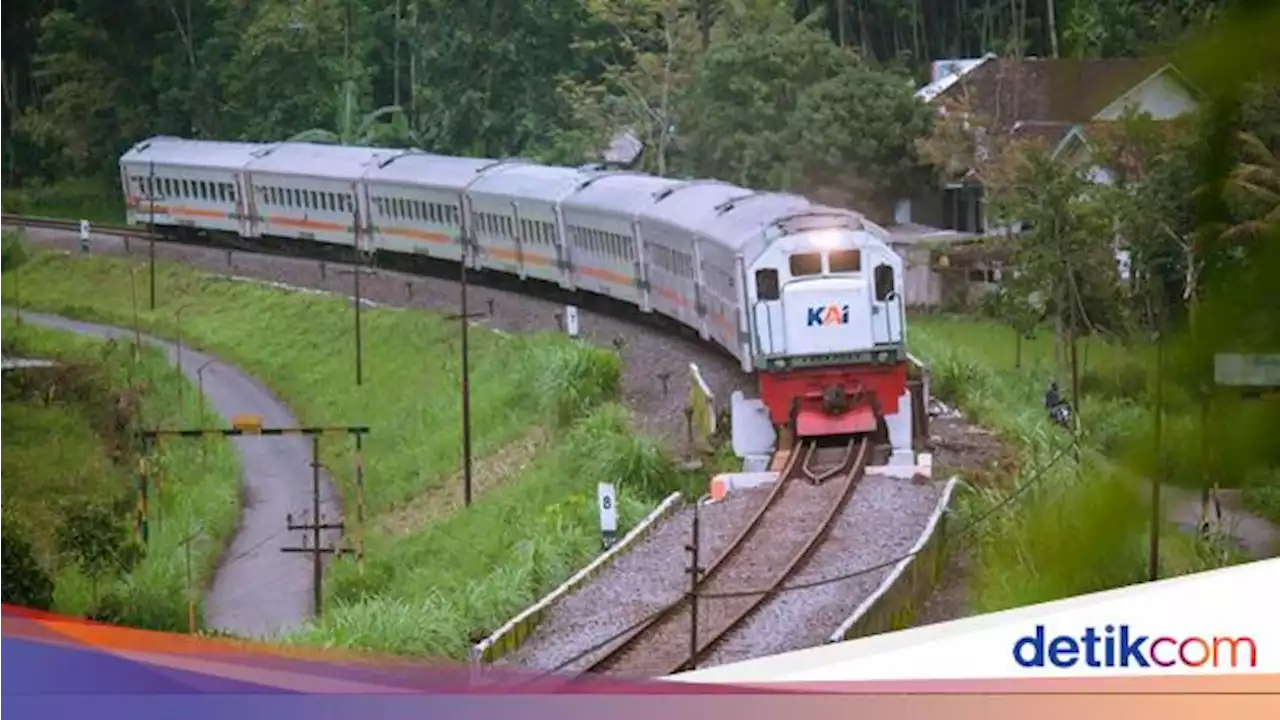 Pedagang di Stasiun Harus Lebih Kreatif Biar Nggak 'Ketinggalan Kereta'