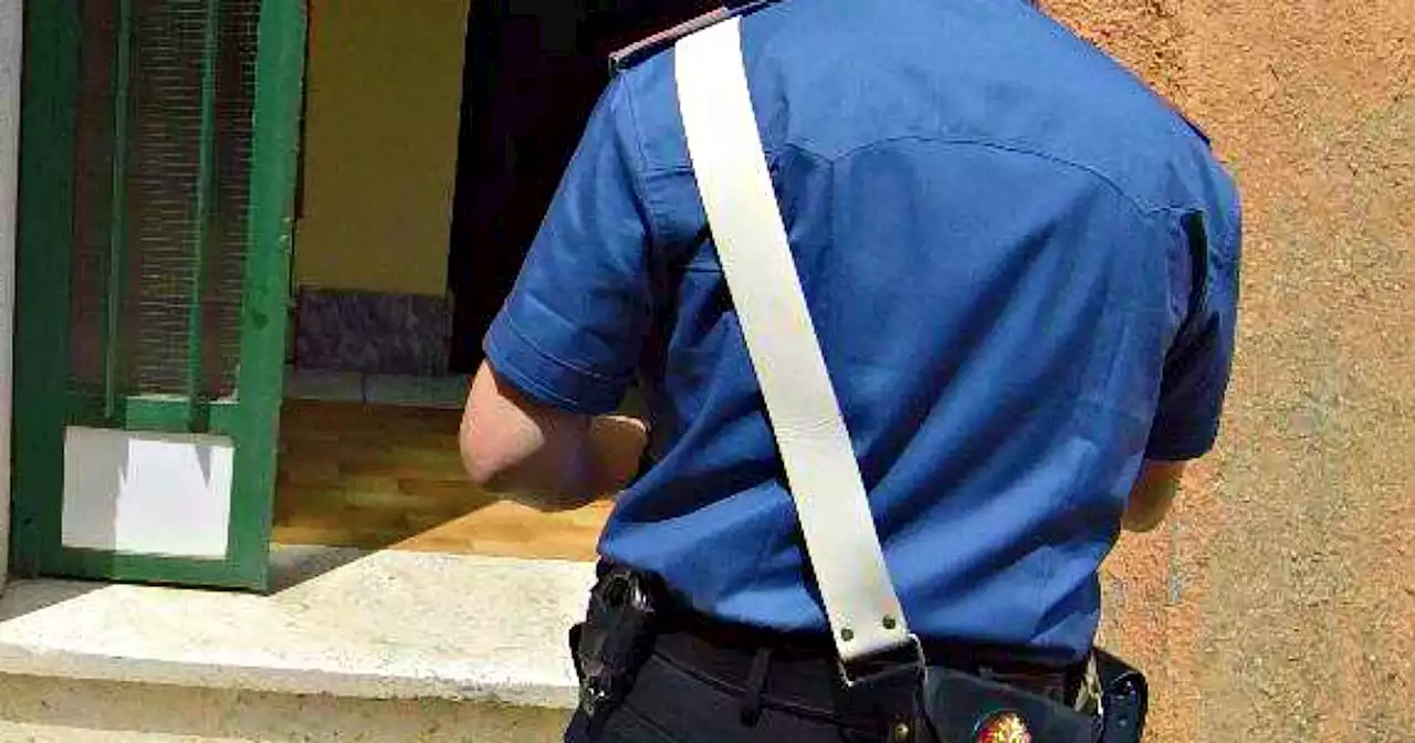 Uomo trovato morto in casa con una ferita alla testa: fermata la compagna - Il Fatto Quotidiano