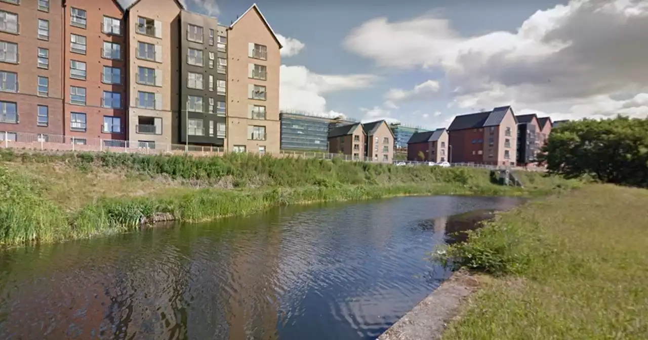 Body of a man pulled from Glasgow canal after major overnight search