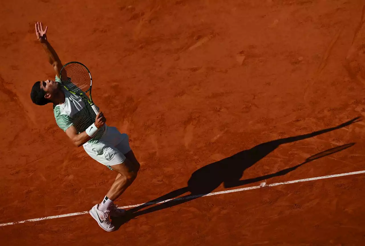 Novak Djokovic edges closer to Grand Slam record with spot in French Open quarter-finals