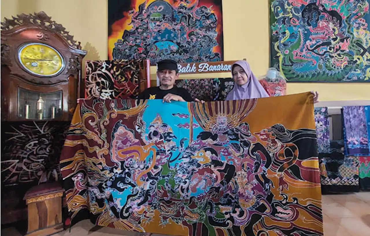 Batik Tulis Suharwedi-Roikhul Kombinasikan Motif Klasik dengan Ikon-Ikon Lokal