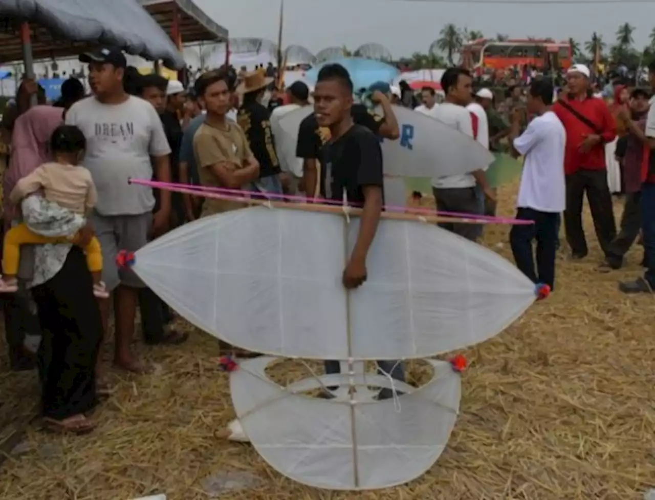 Festival Layang-layang Anak Nagari Manggopoh Perebutkan Motor dan Ternak