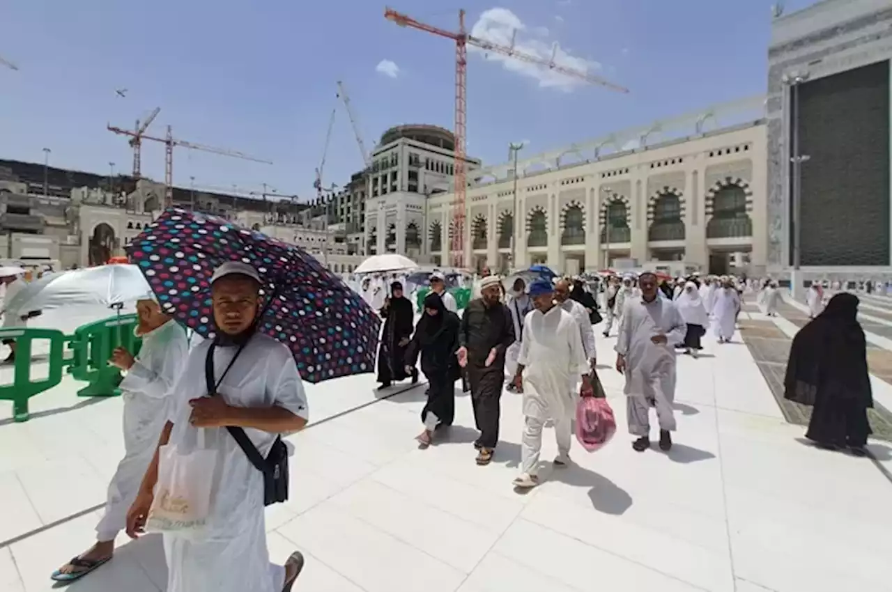 Jemaah Haji Disambut Cuaca Ekstrem di Mekkah, Suhu Capai 43 Derajat Celsius