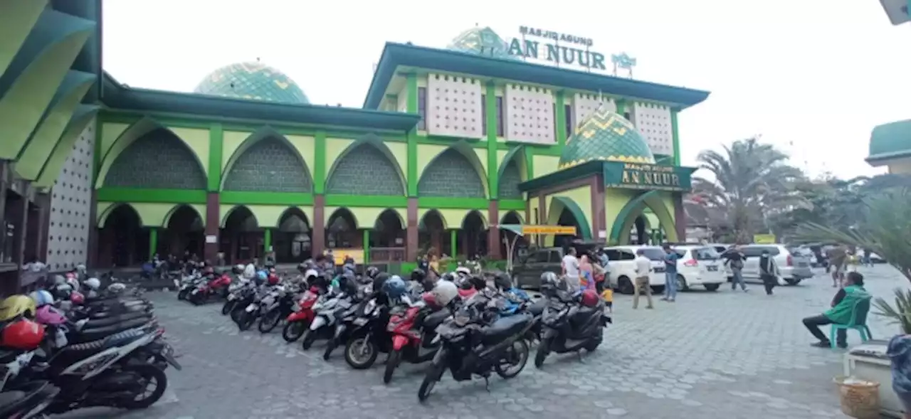 Masjid Agung An Nuur Paling Ramai Wisatawan