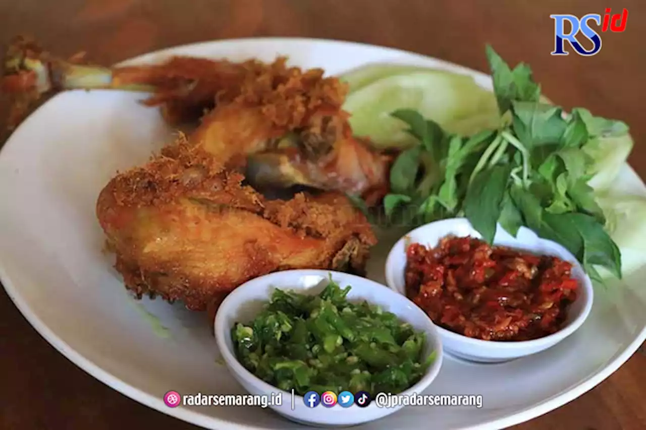 Mencicipi Sajian Ayam Goreng Monggomoro Batang, Punya Resep Rahasia dari Delapan Jenis Rempah