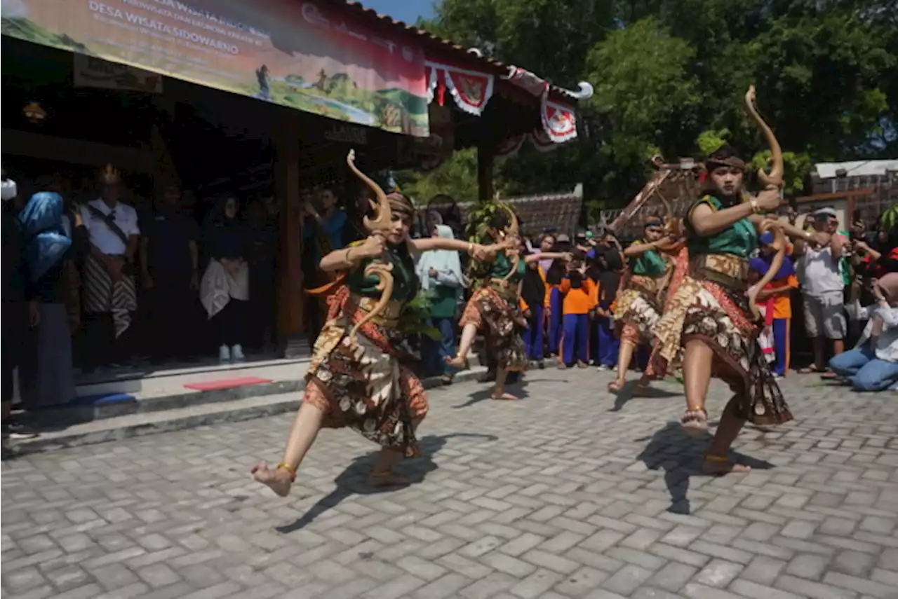 Wayang dan Tari Jemparingan Sambut Menparekraf Sandiaga Uno di di Desa Sidowarno