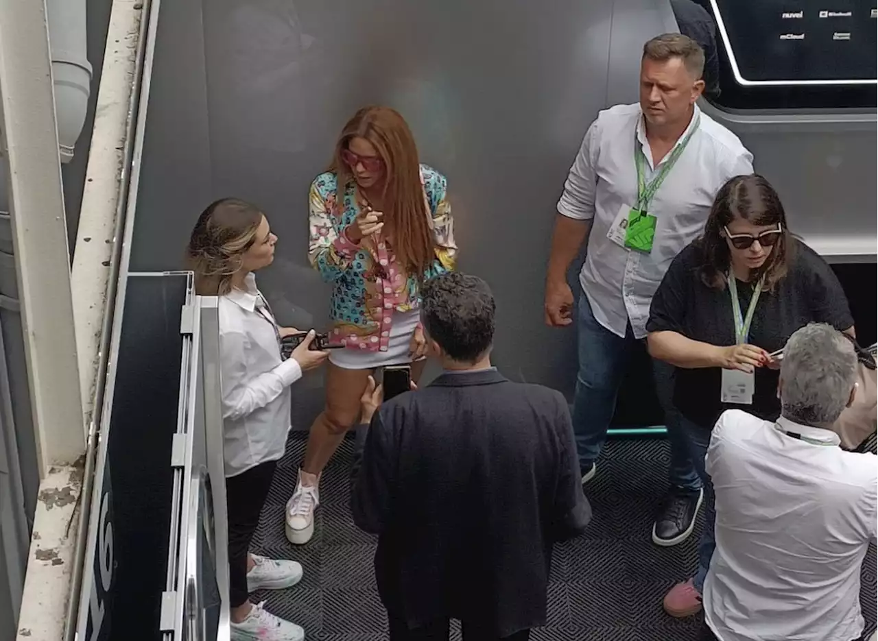 Shakira visita paddock do Lewis Hamilton em meio a rumores de romance