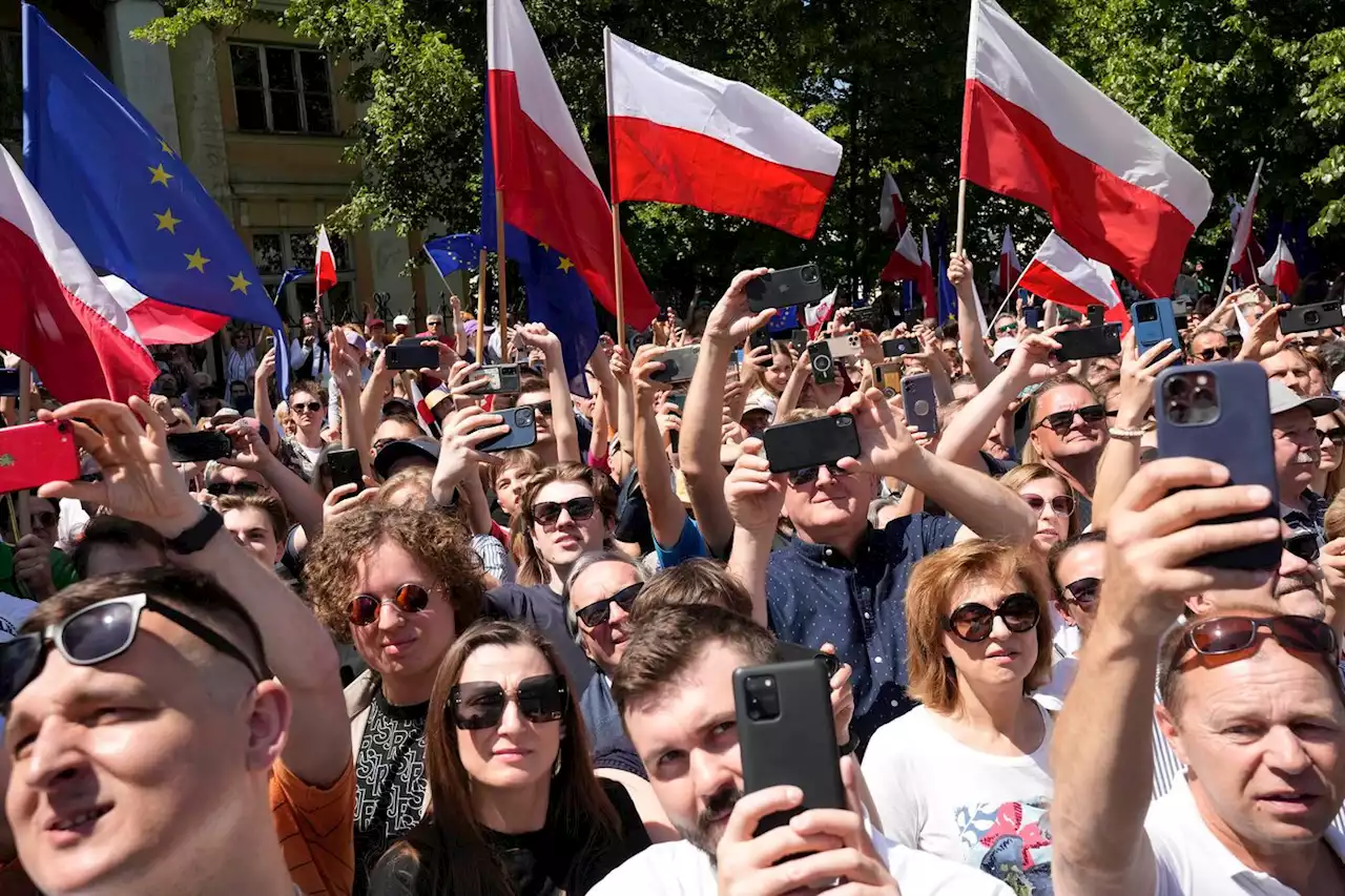 Pologne : manifestation géante à Varsovie contre la politique du gouvernement