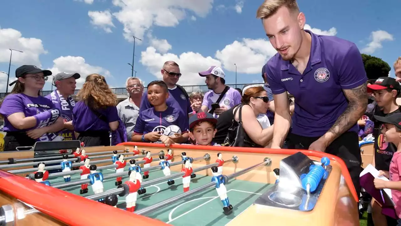 Supporters. TFC : une partie de baby-foot avec leurs idoles