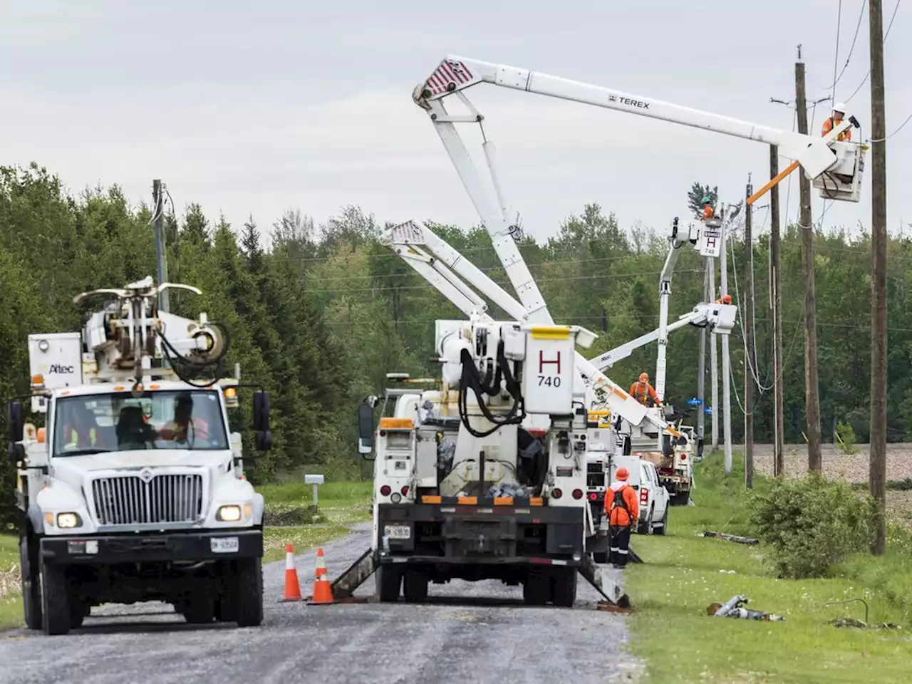 Hydro Ottawa temporarily switches thousands in south to backup power for 'emergency repairs' to system