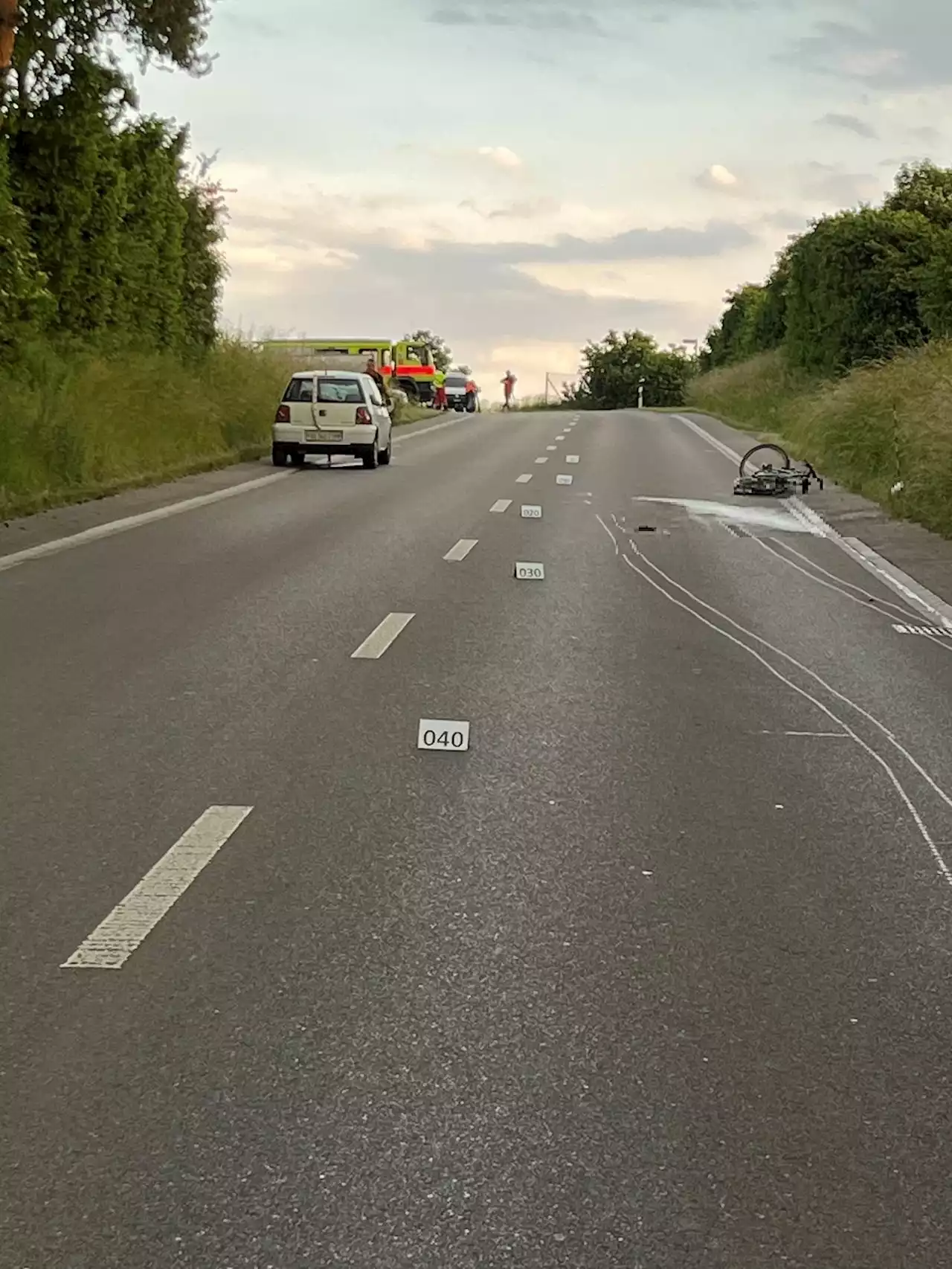 Stammheim ZH: Velofahrerin (59) nach Kollision mit Auto schwer verletzt