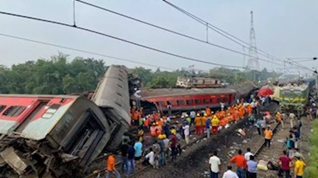 Acidente ferroviário que matou centenas na Índia foi causado por falha de sinalização