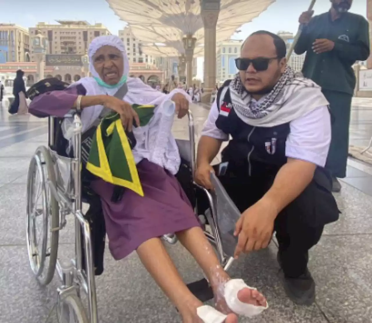 Hindari Kaki Melepuh, PKP3JH Siapkan 500 Pasang Alas Kaki Bagi Jamaah Haji |Republika Online