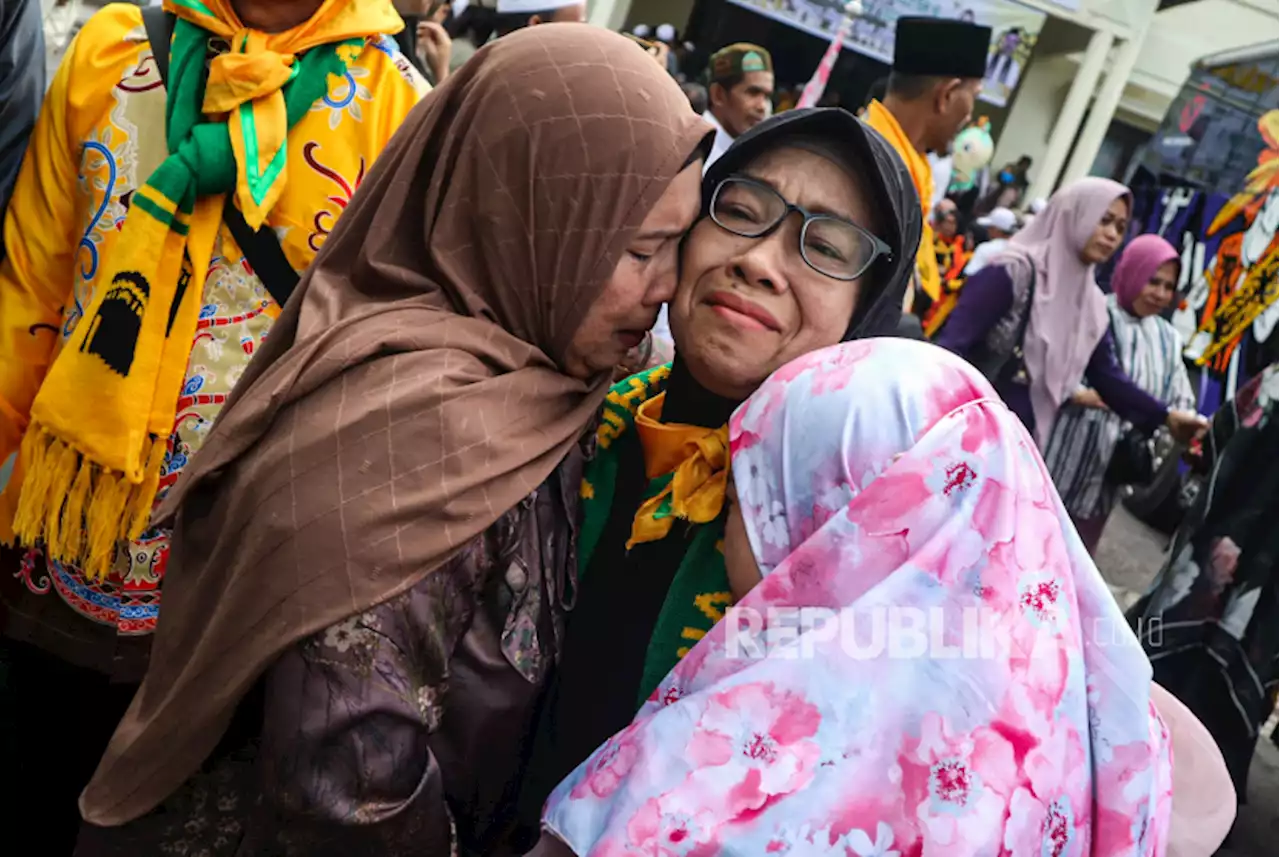 Jamaah calon haji Palangka Raya Diberangkatkan Menuju Embarkasi Haji Banjarmasin Kalsel |Republika Online