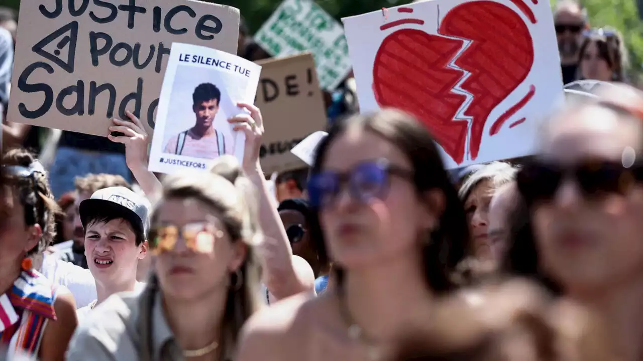 Belgique: des manifestants dénoncent un verdict trop clément après la mort d’un étudiant bizuté