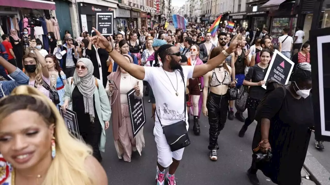 La Marche des fiertés des banlieues réunit des centaines de personnes LGBT+ près de Paris