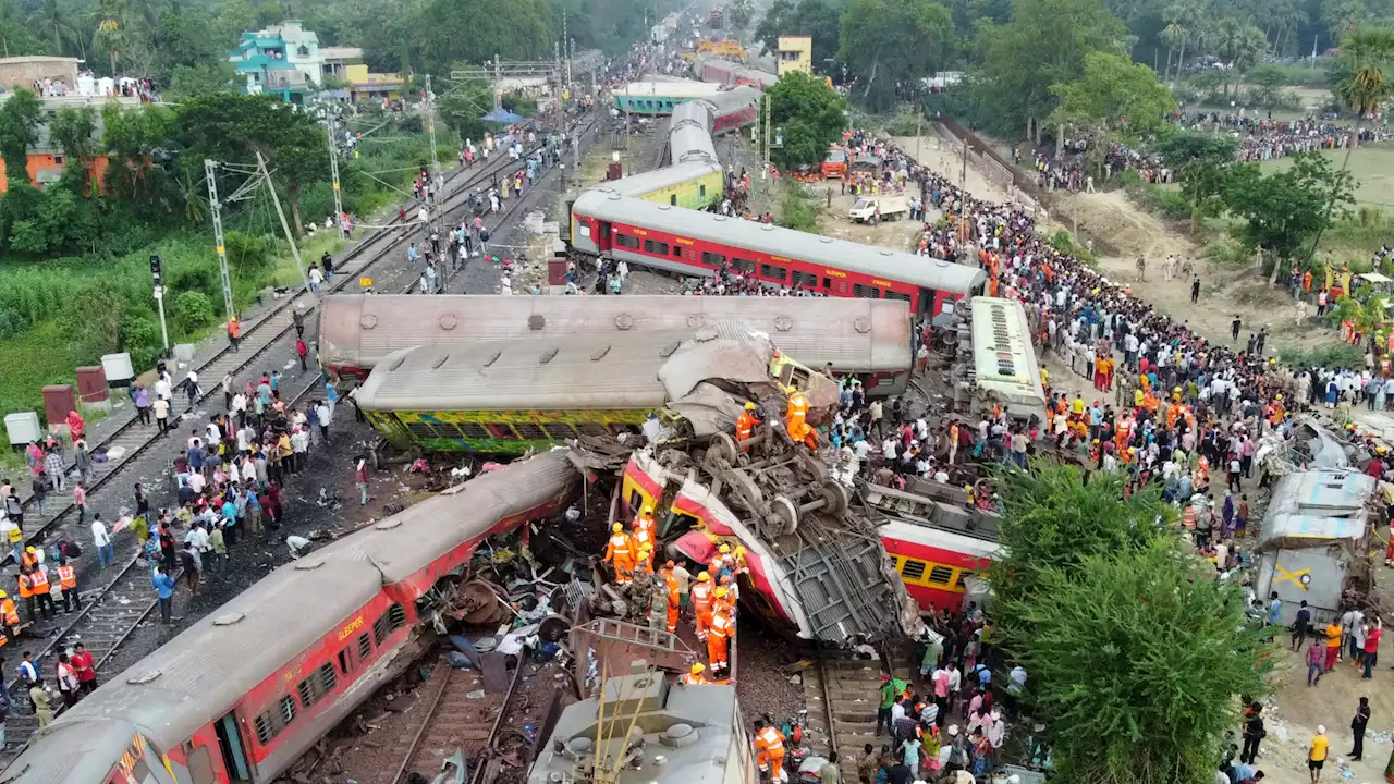 India | Continúan las operaciones de rescate por el accidente de tren