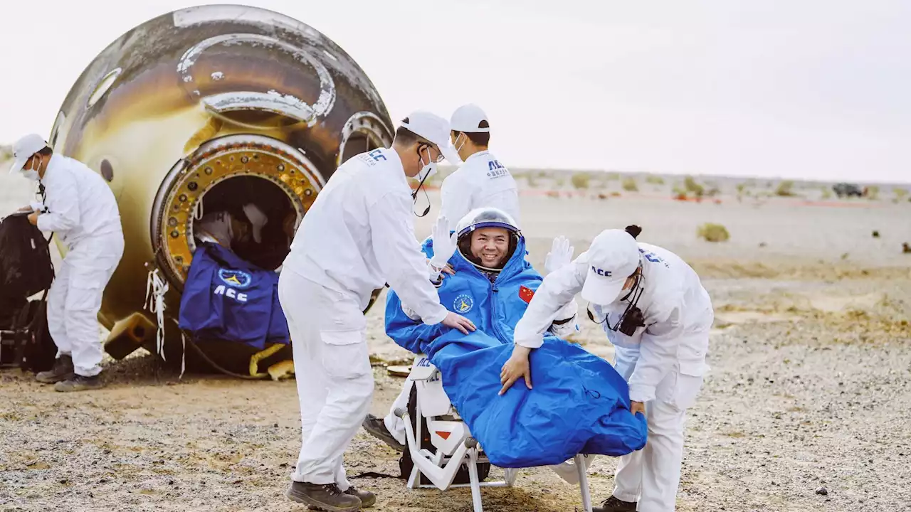 Tres astronautas chinos de la misión Shenzhou-15 vuelven a la Tierra