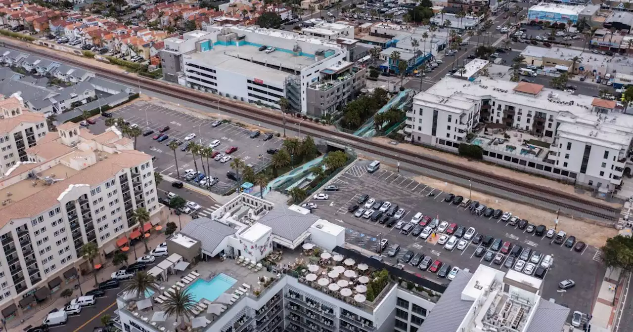 Two eight-story apartment buildings proposed for last two vacant blocks near Oceanside pier