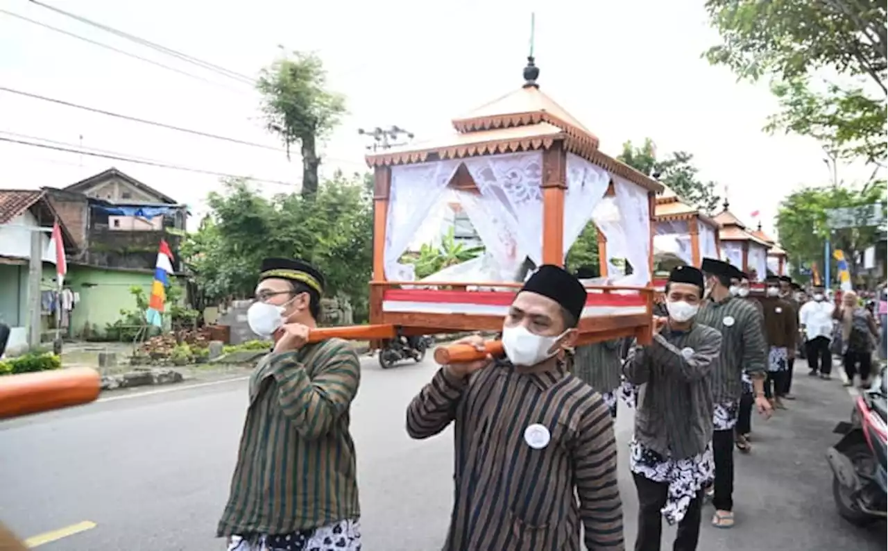 Tradisi Ingkungan Kuwarisan Kebumen, Penghormatan ke Sesepuh dan Penyebar Islam