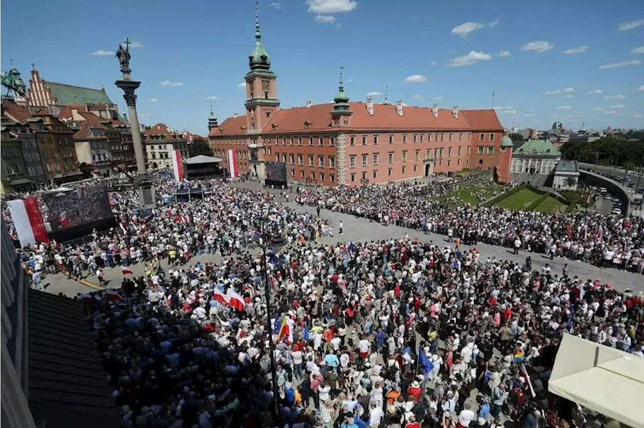 Polish opposition supporters, seeking change, mark 1989 Solidarity win