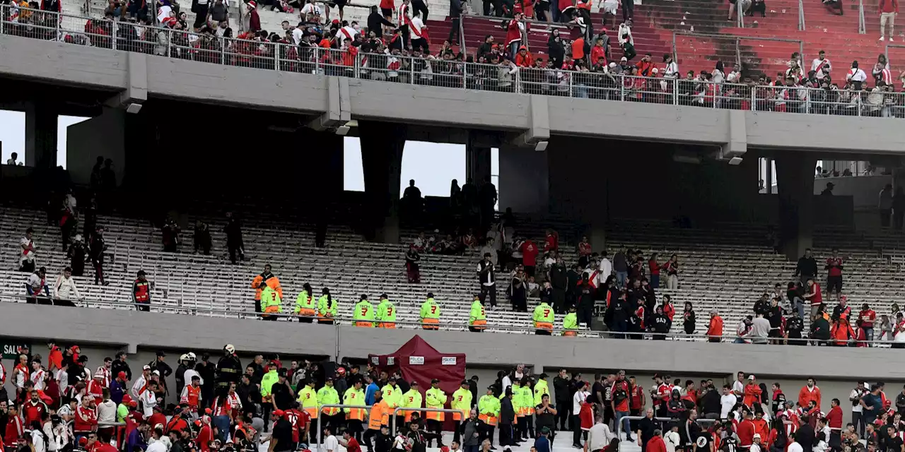 Shock Argentina: tifoso sbatte la testa e muore, sospesa partita River