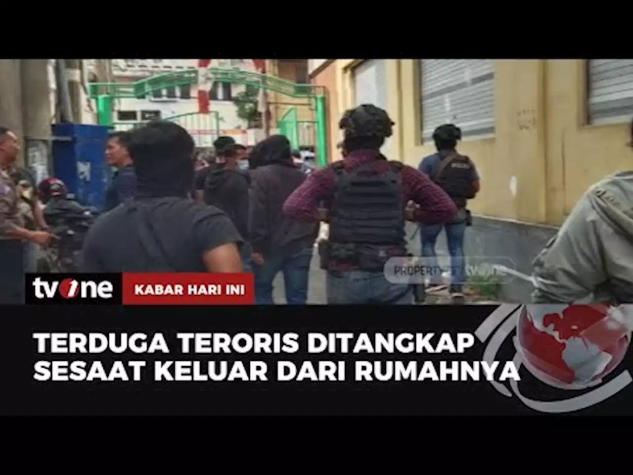 Densus 88 Amankan Terduga Teroris di Surabaya - tvOne