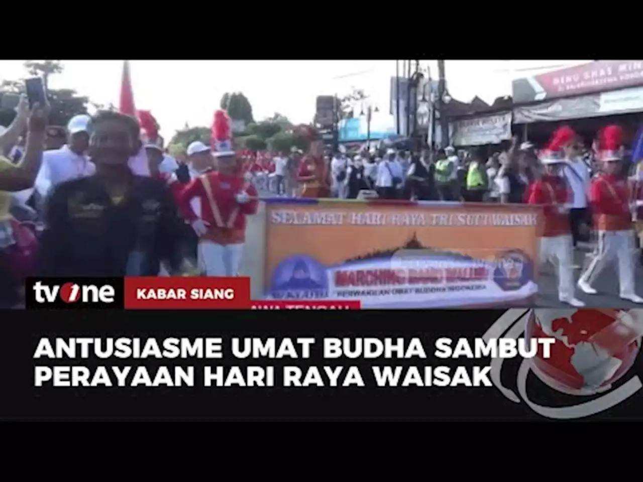 Ratusan Biksu & Ribuan Umat Buddha Melakukan Kirab Waisak dari Mendut ke Borobudur - tvOne