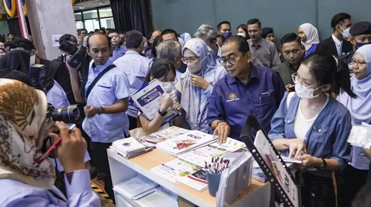 10,000 dikecuali yuran pengajian di bawah inisiatif Sulung