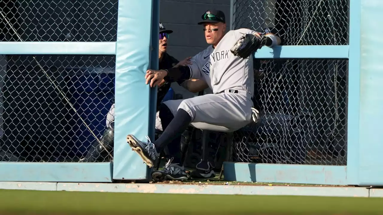 Yankees' Aaron Judge runs into outfield wall to rob a hit against Dodgers