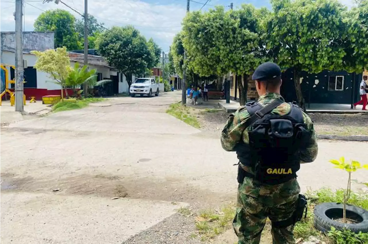 Así se custodia colegio de Santander donde se denunciaron amenazas contra profesores