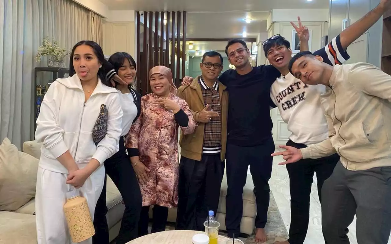 Kagumi Rumah Baru Raffi-Gigi, Fuji An Salfok Kendaraan Mengkilap Yang Setara dengan Satu Rumah