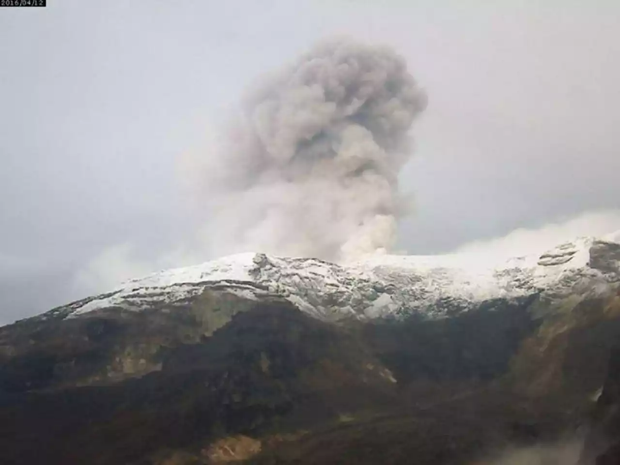 “Persisten emisiones de ceniza en el Nevado del Ruiz”: Servicio Geológico Colombiano