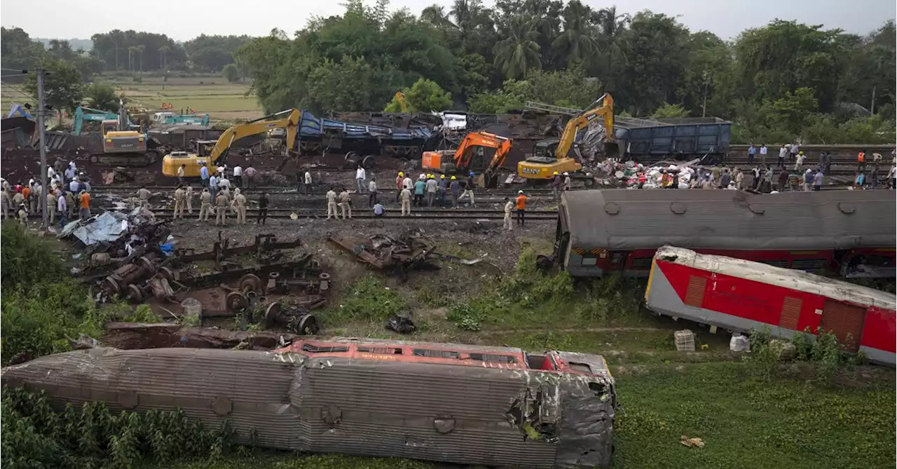 Official says signalling error led to India train crash that killed 275 people