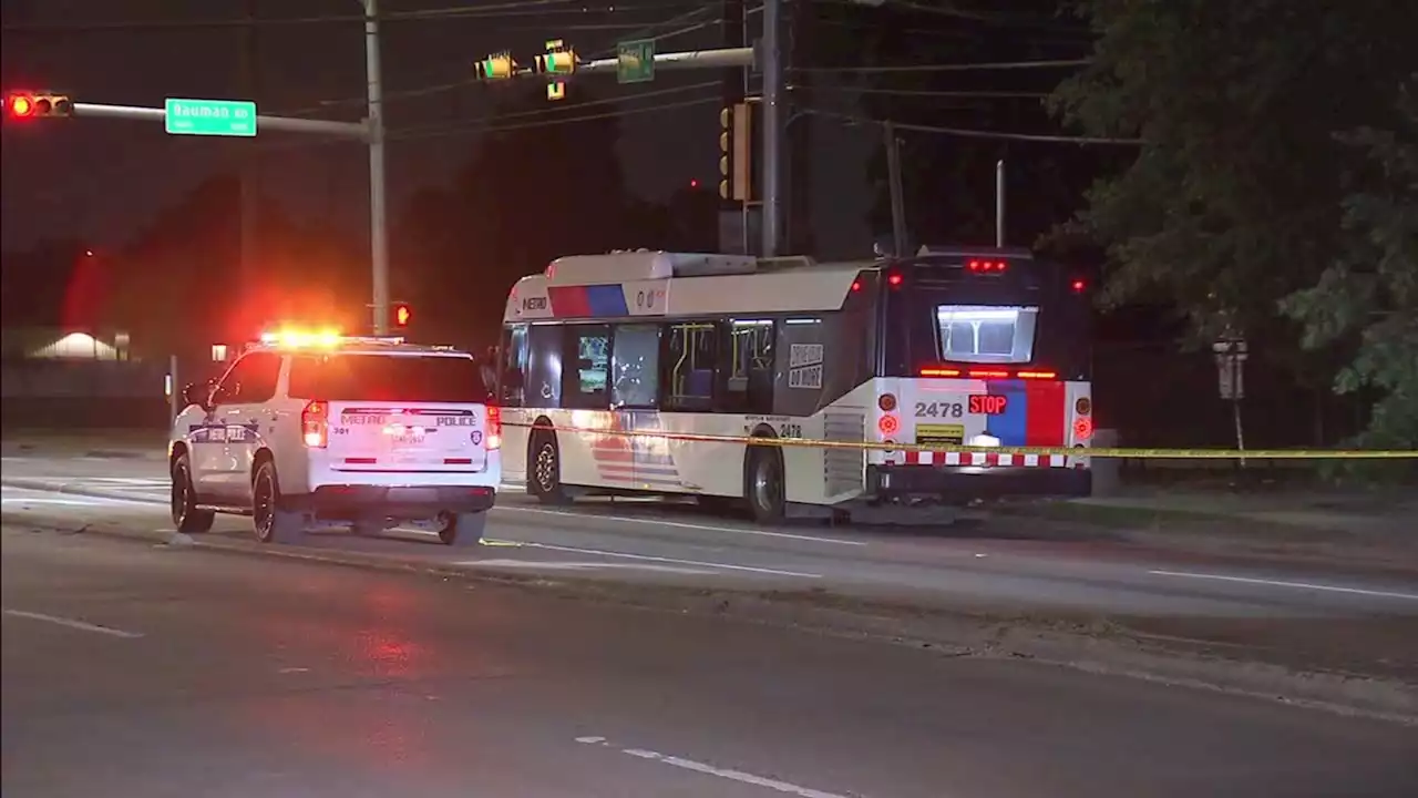 2 people shot inside METRO bus following altercation in N. Houston, police say