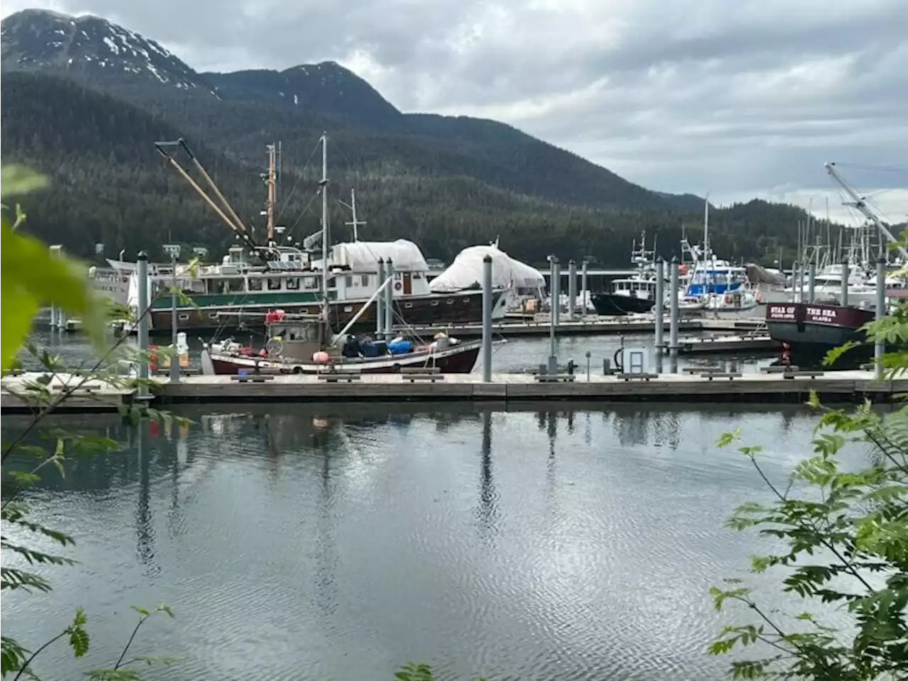 3 found dead on boat anchored off Juneau's Sandy Beach