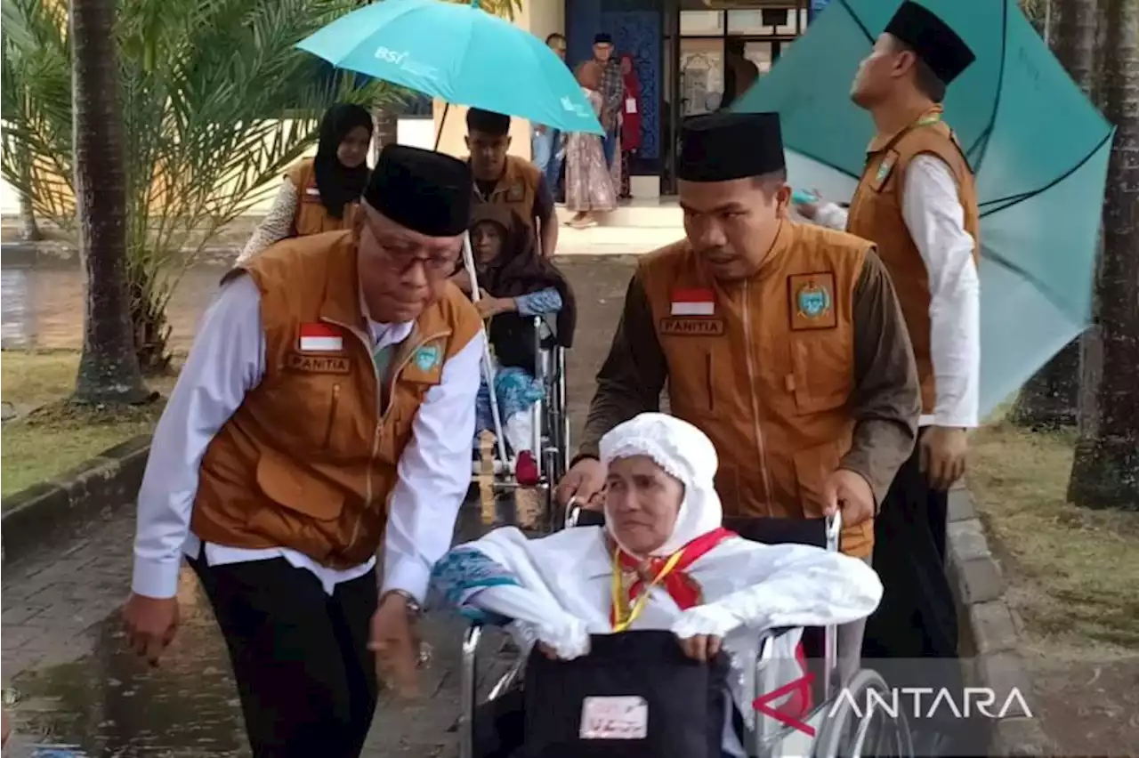 Kondisi hamil, calon haji Kloter 13 Sumut ditunda berangkat ke Madinah