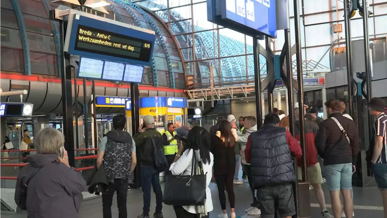 Liveblog: geen treinverkeer in Amsterdam door systeemstoring