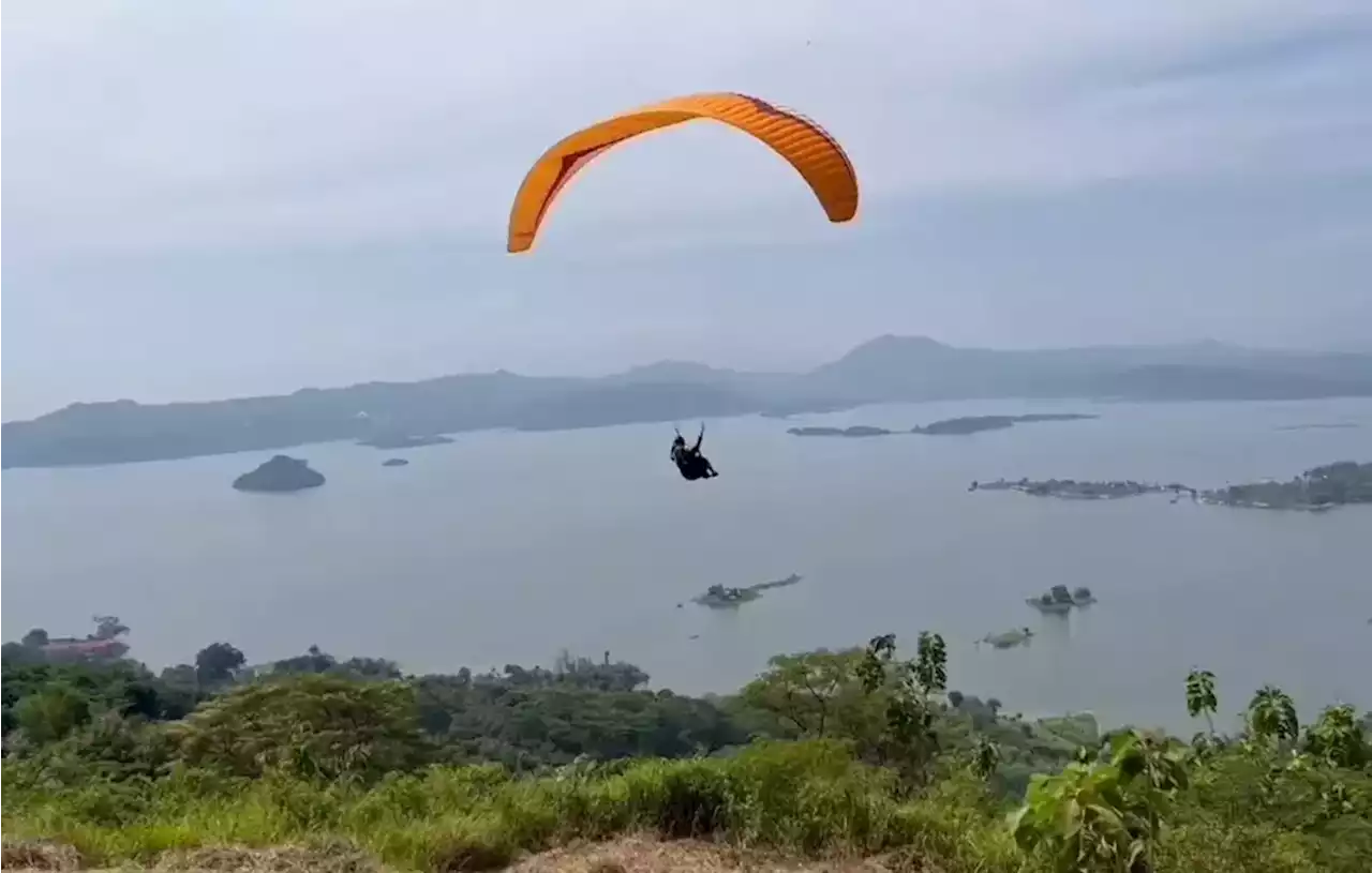 Sensani Paralayang di Atas Indahnya Waduk Jatigede Sumedang