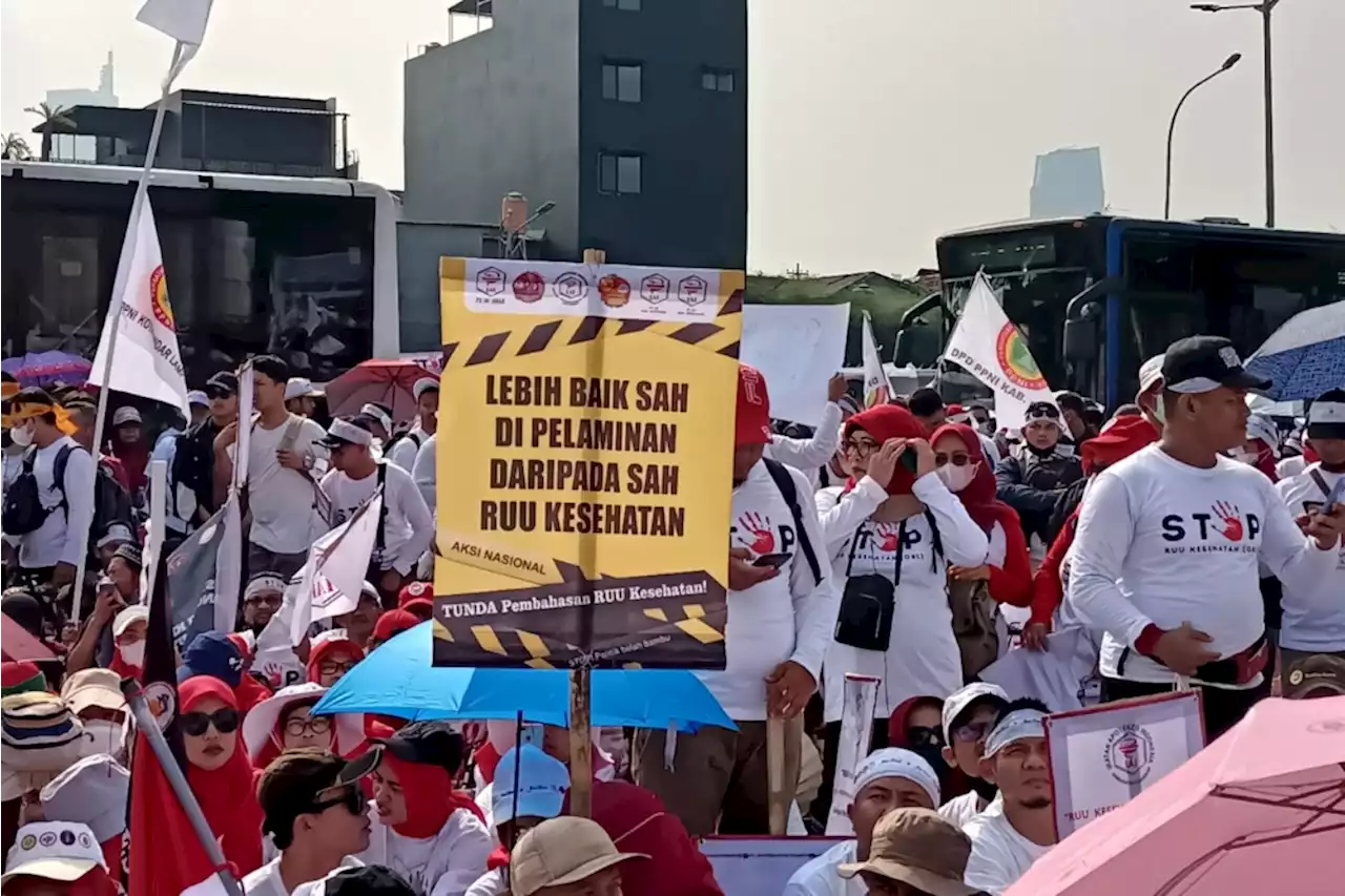 Tolak RUU Kesehatan, 30.000 Nakes Demo di Gedung DPR Hari Ini