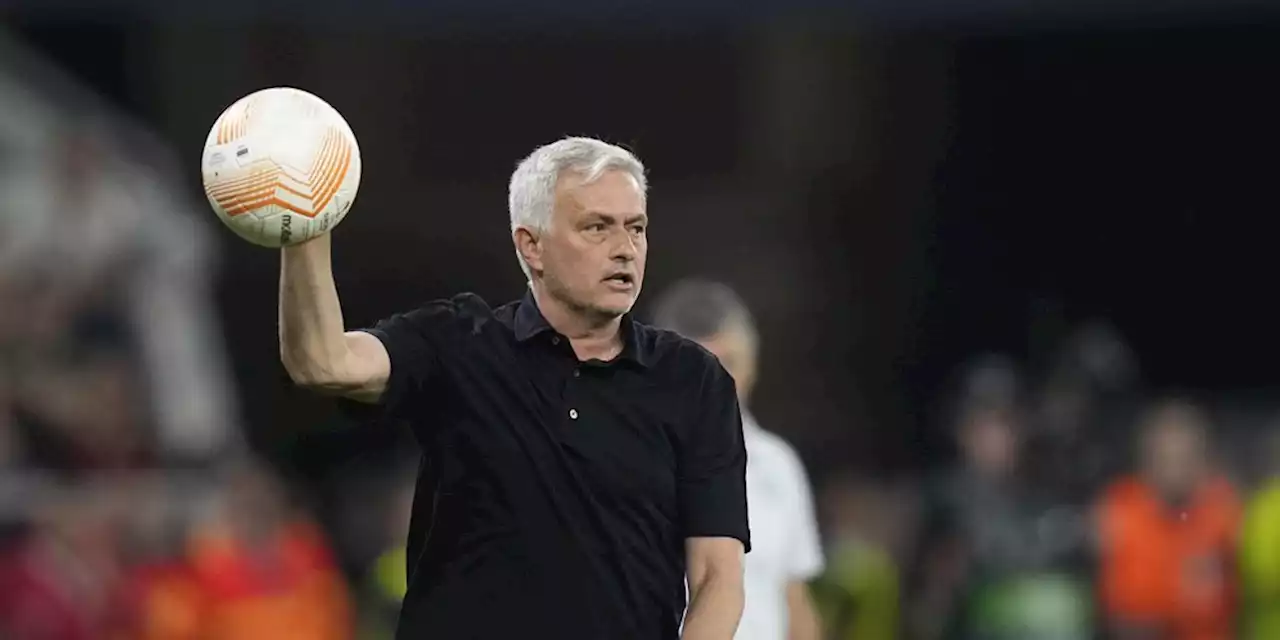 Gestur Tangan Jose Mourinho Isyaratkan Bertahan di AS Roma? - Bola.net