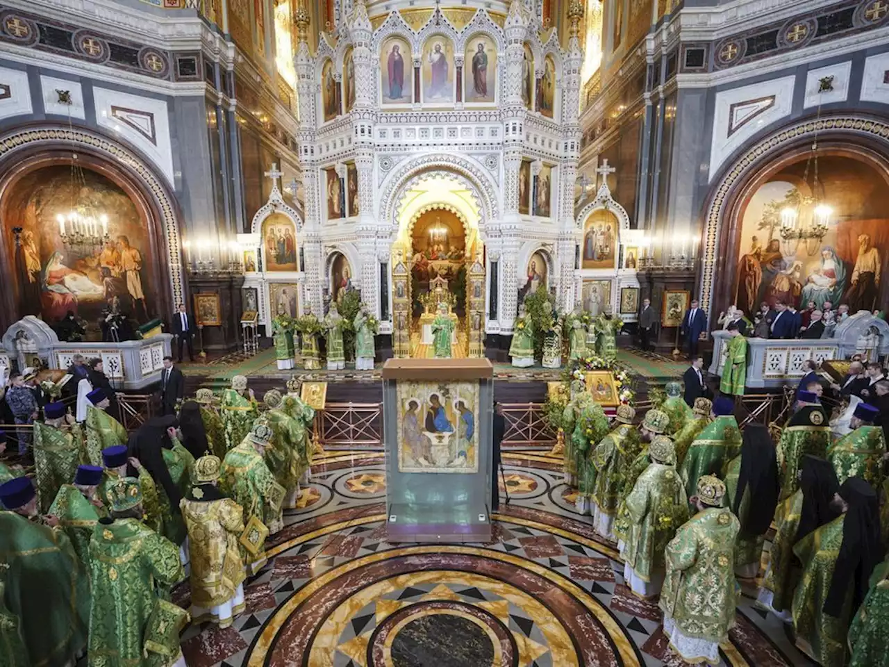 Russia's most famous icon handed over from museum to church despite protests