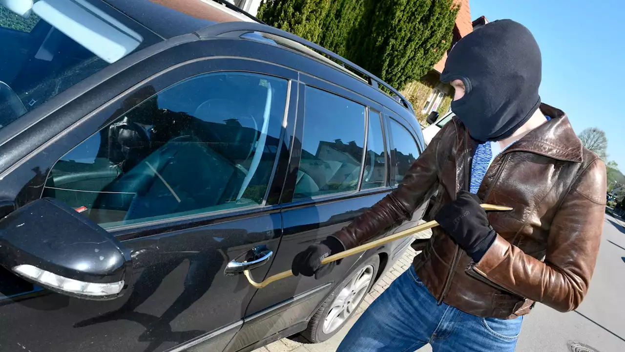 Mann (35) entdeckt Diebe seines eigenes Autos – Festnahme!