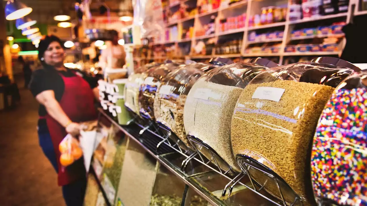 Son fils vomit en plein supermarché, la réaction du magasin est radicale