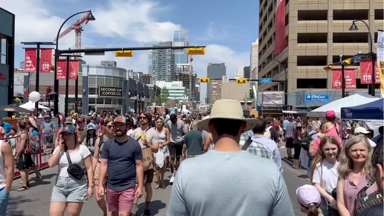 Thousands unofficially kick off summer in Calgary at 32nd annual Lilac Festival