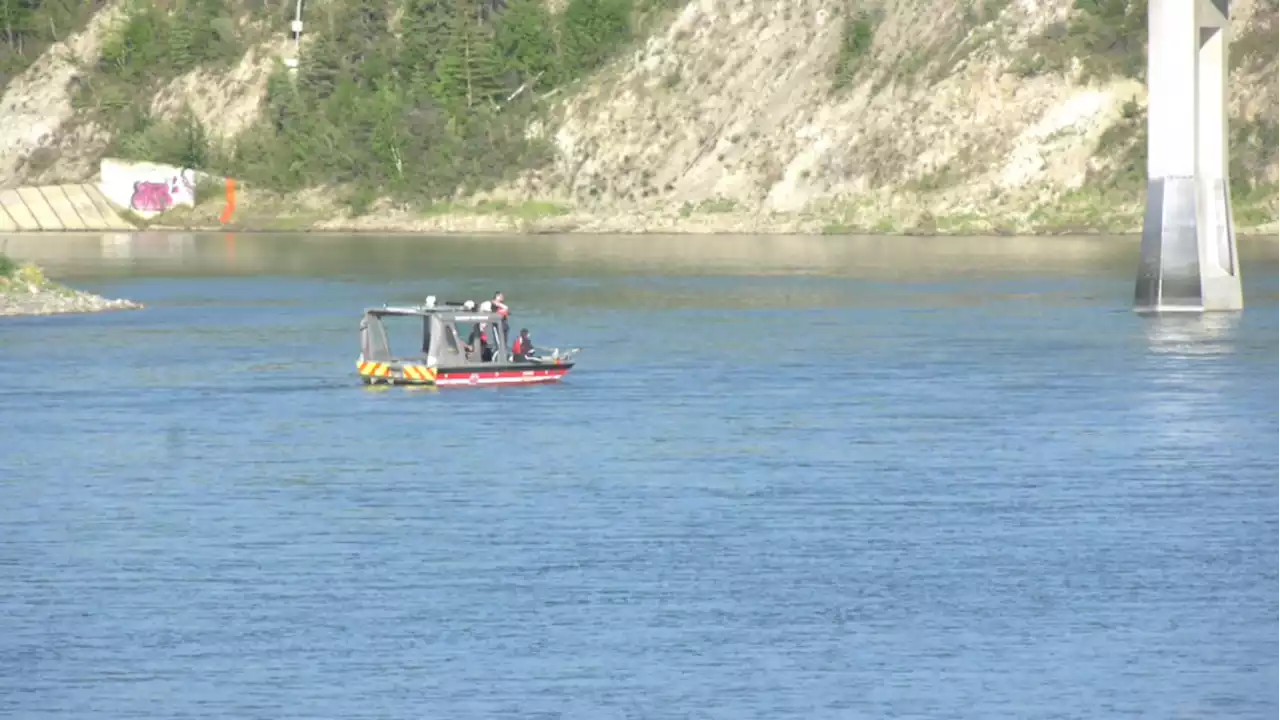 Edmonton teen missing after being swept away in North Saskatchewan River: police