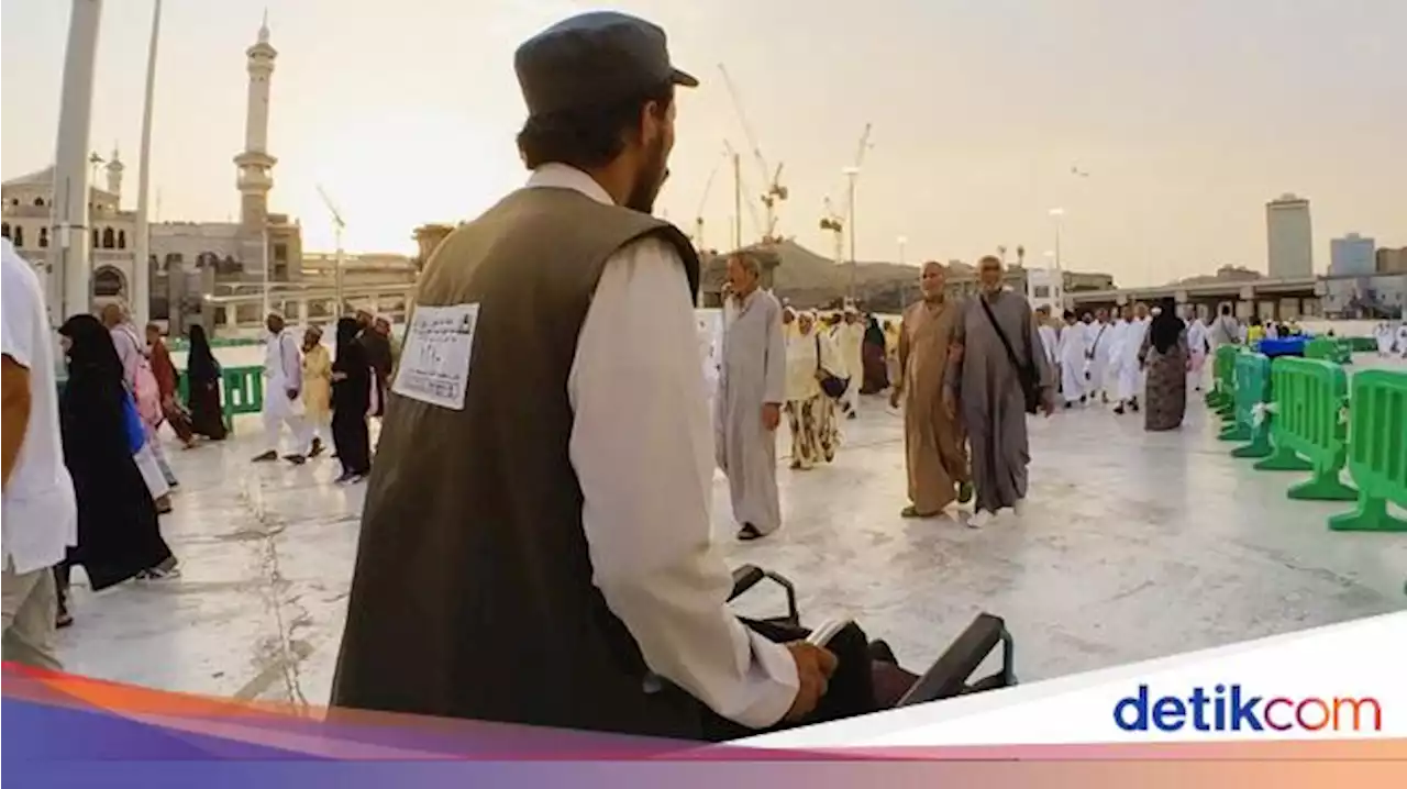 Jemaah Haji Diimbau Gunakan Jasa Kursi Roda Resmi di Masjidil Haram