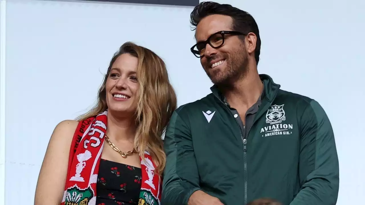 Blake Lively's Ryan Reynolds Pic Comes With an 'Extra Spicy' Warning