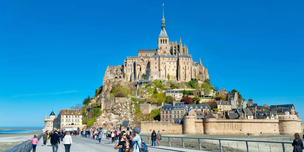 Quelle est l'histoire de l'abbaye du Mont-Saint-Michel ?